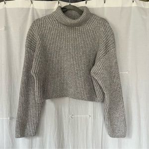 H&M cropped grey sweater